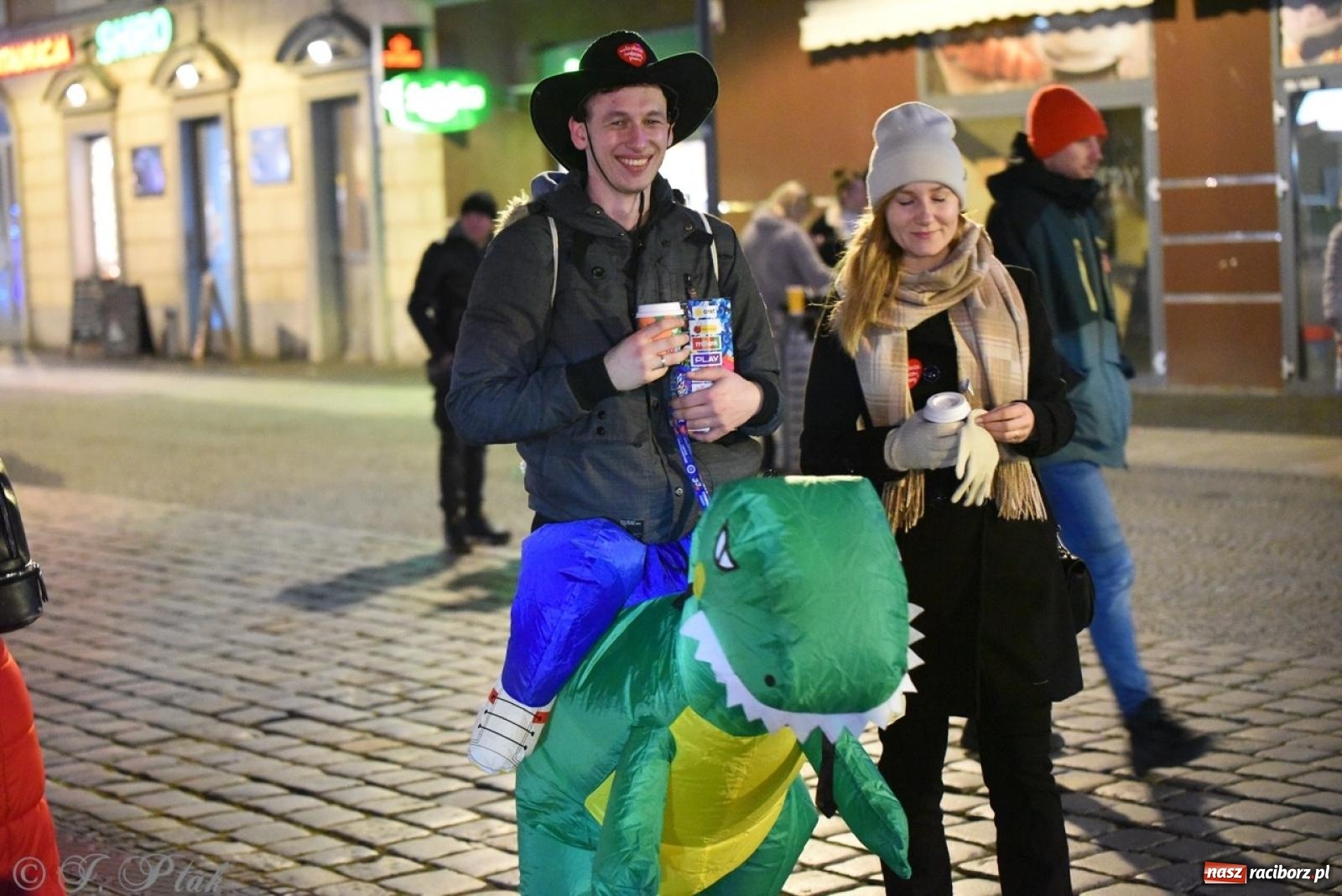 Zdjęcie w galerii na portalu naszraciborz.pl: Znów idziemy na rekord! WOŚP w Raciborzu zebrała już ponad 210 tys. zł [FOTO i WIDEO] wiadomości z regionu