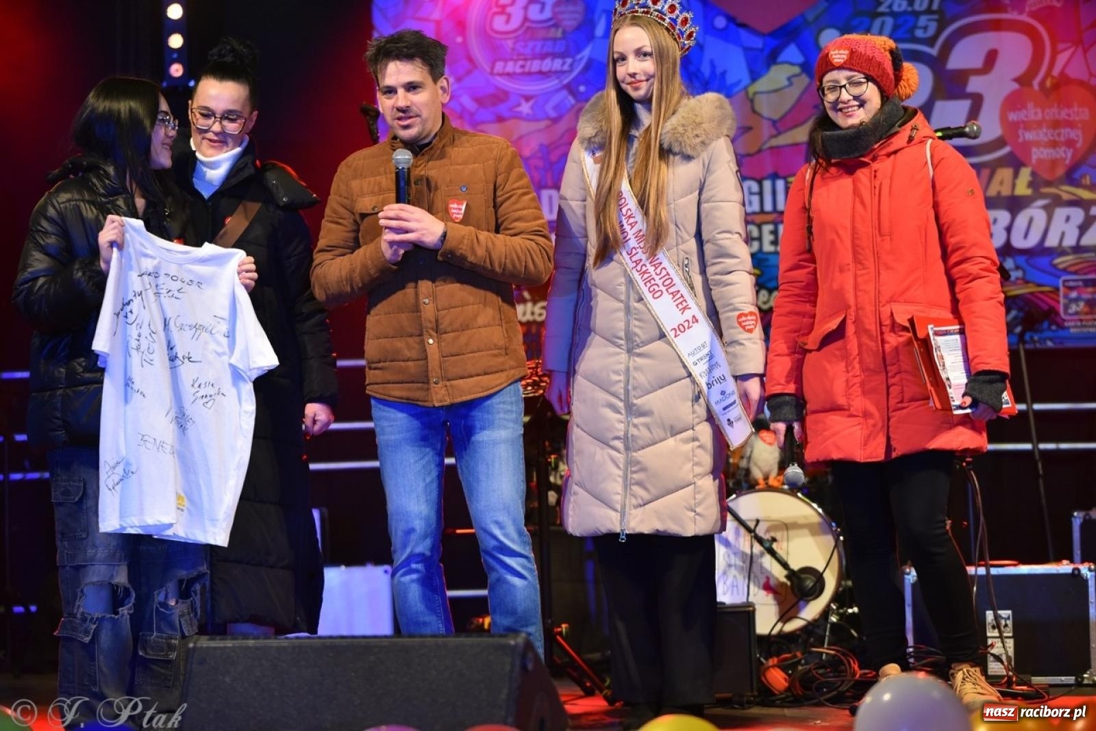 Zdjęcie w galerii na portalu naszraciborz.pl: Znów idziemy na rekord! WOŚP w Raciborzu zebrała już ponad 210 tys. zł [FOTO i WIDEO] wiadomości z regionu