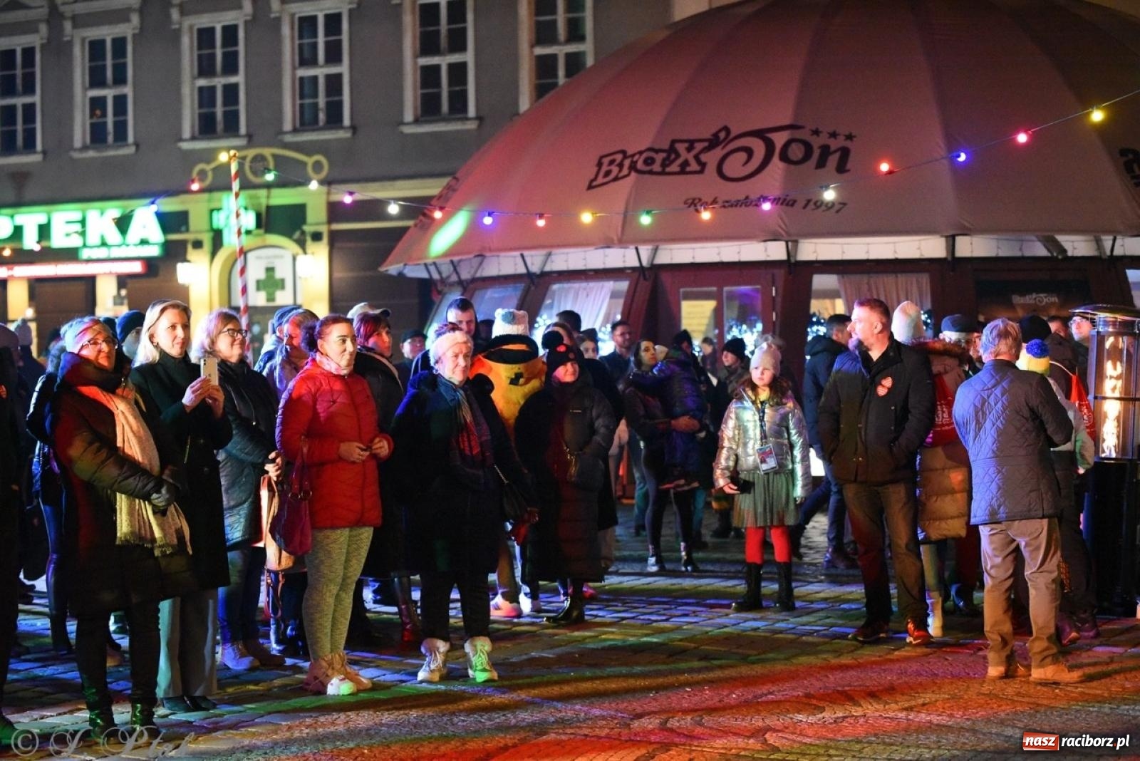 Zdjęcie w galerii na portalu naszraciborz.pl: Znów idziemy na rekord! WOŚP w Raciborzu zebrała już ponad 210 tys. zł [FOTO i WIDEO] wiadomości z regionu