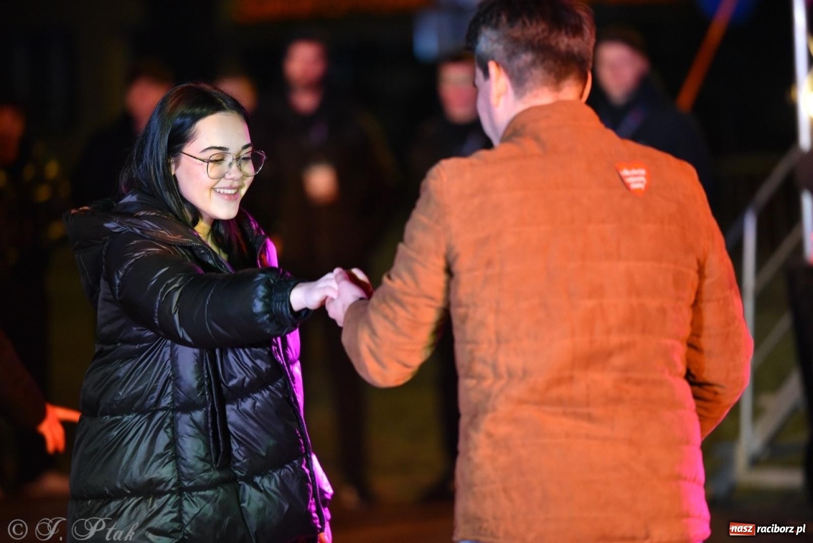 Zdjęcie w galerii na portalu naszraciborz.pl: Znów idziemy na rekord! WOŚP w Raciborzu zebrała już ponad 210 tys. zł [FOTO i WIDEO] wiadomości z regionu
