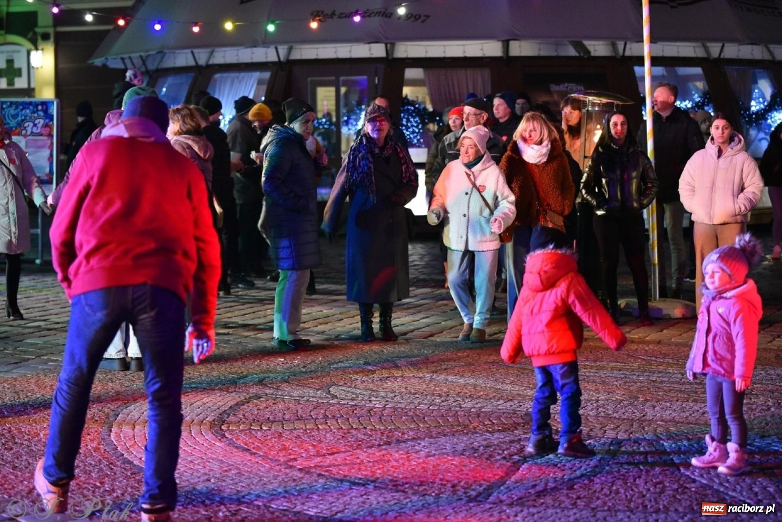 Zdjęcie w galerii na portalu naszraciborz.pl: Znów idziemy na rekord! WOŚP w Raciborzu zebrała już ponad 210 tys. zł [FOTO i WIDEO] wiadomości z regionu