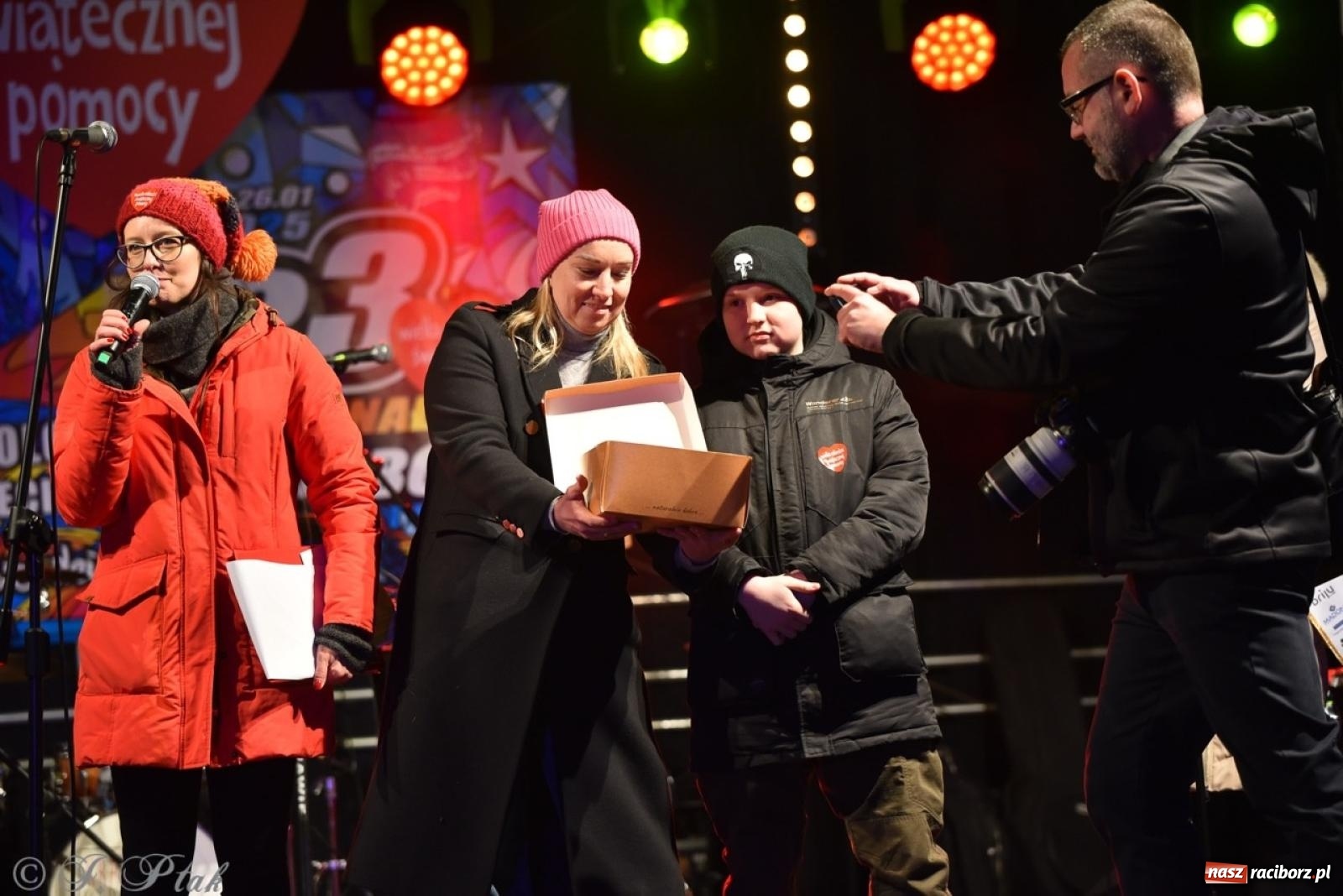 Zdjęcie w galerii na portalu naszraciborz.pl: Znów idziemy na rekord! WOŚP w Raciborzu zebrała już ponad 210 tys. zł [FOTO i WIDEO] wiadomości z regionu