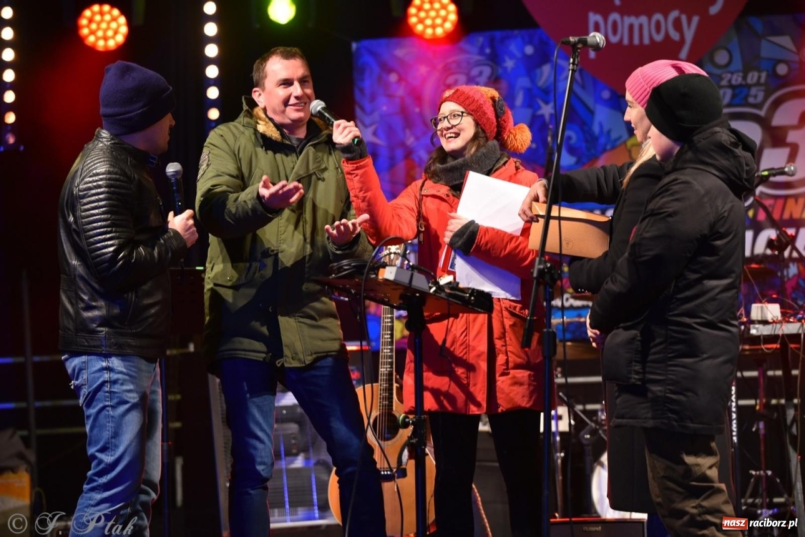 Zdjęcie w galerii na portalu naszraciborz.pl: Znów idziemy na rekord! WOŚP w Raciborzu zebrała już ponad 210 tys. zł [FOTO i WIDEO] wiadomości z regionu