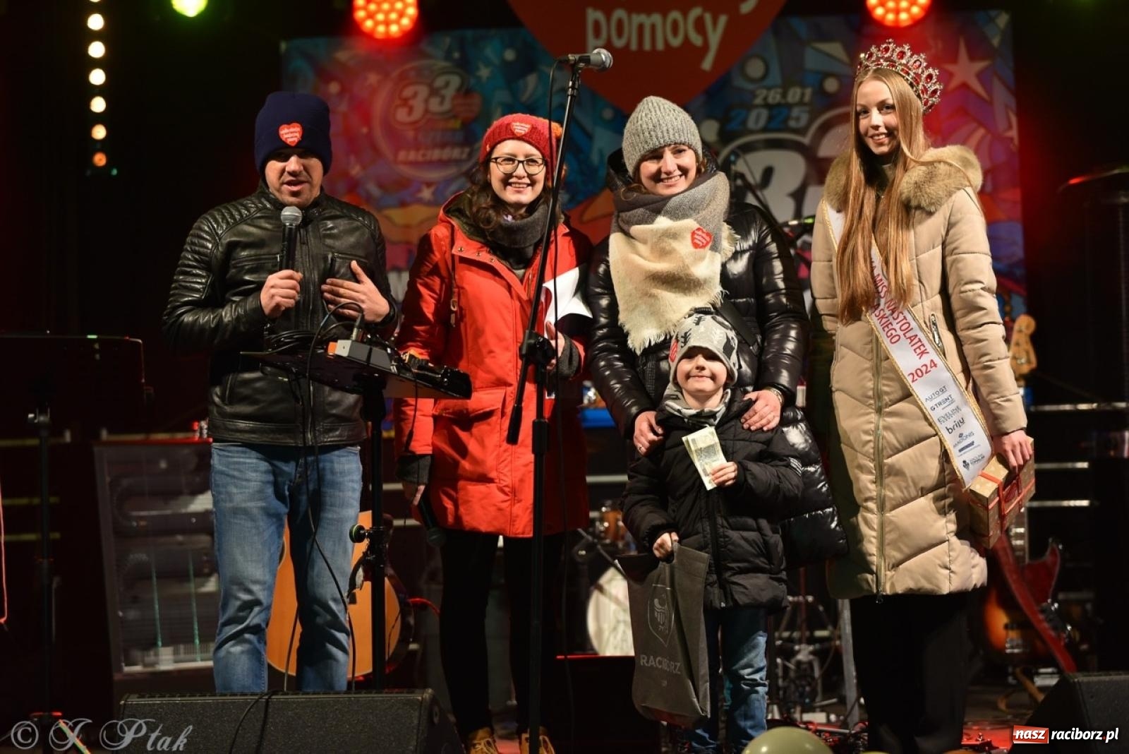 Zdjęcie w galerii na portalu naszraciborz.pl: Znów idziemy na rekord! WOŚP w Raciborzu zebrała już ponad 210 tys. zł [FOTO i WIDEO] wiadomości z regionu