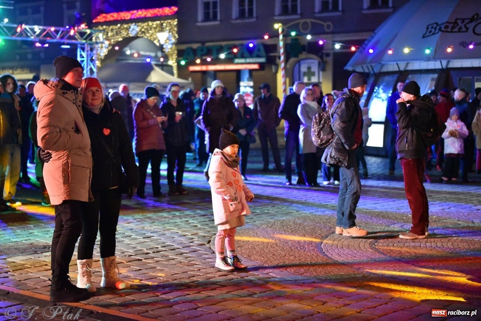 Zdjęcie w galerii na portalu naszraciborz.pl: Znów idziemy na rekord! WOŚP w Raciborzu zebrała już ponad 210 tys. zł [FOTO i WIDEO] wiadomości z regionu