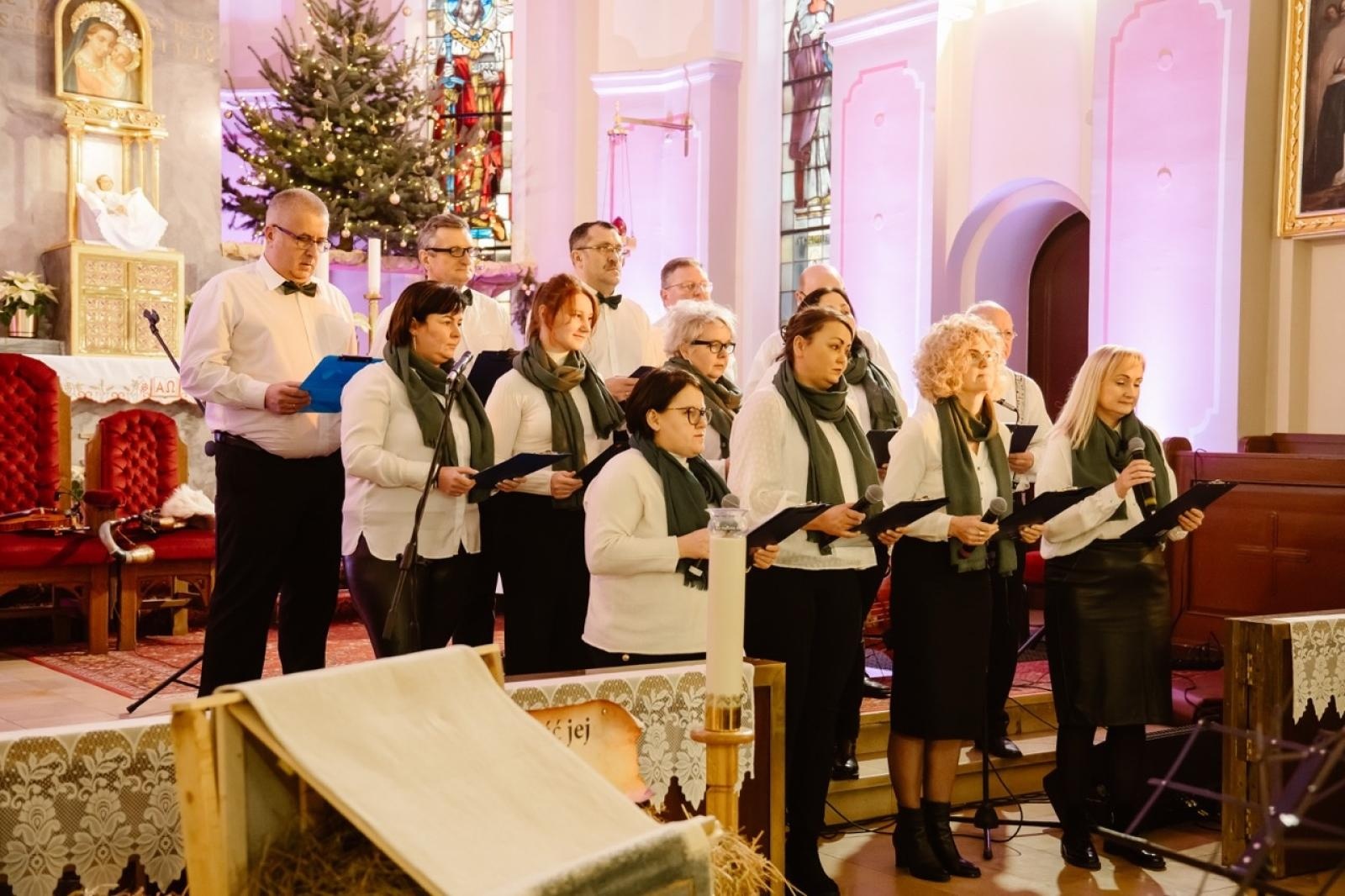 Zdjęcie w galerii na portalu naszraciborz.pl: Przegląd Kolęd w Pietrowicach Wielkich – wspólne kolędowanie z góralami w sercu gminy wiadomości z regionu
