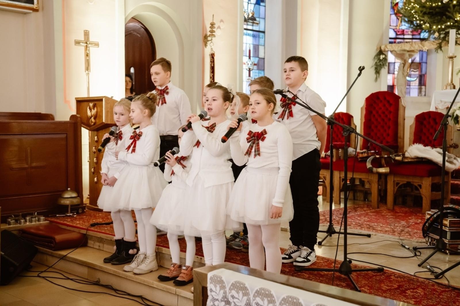 Zdjęcie w galerii na portalu naszraciborz.pl: Przegląd Kolęd w Pietrowicach Wielkich – wspólne kolędowanie z góralami w sercu gminy wiadomości z regionu