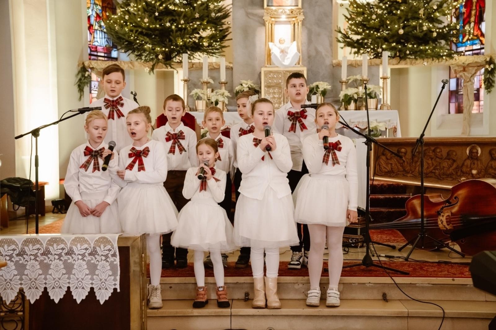 Zdjęcie w galerii na portalu naszraciborz.pl: Przegląd Kolęd w Pietrowicach Wielkich – wspólne kolędowanie z góralami w sercu gminy wiadomości z regionu