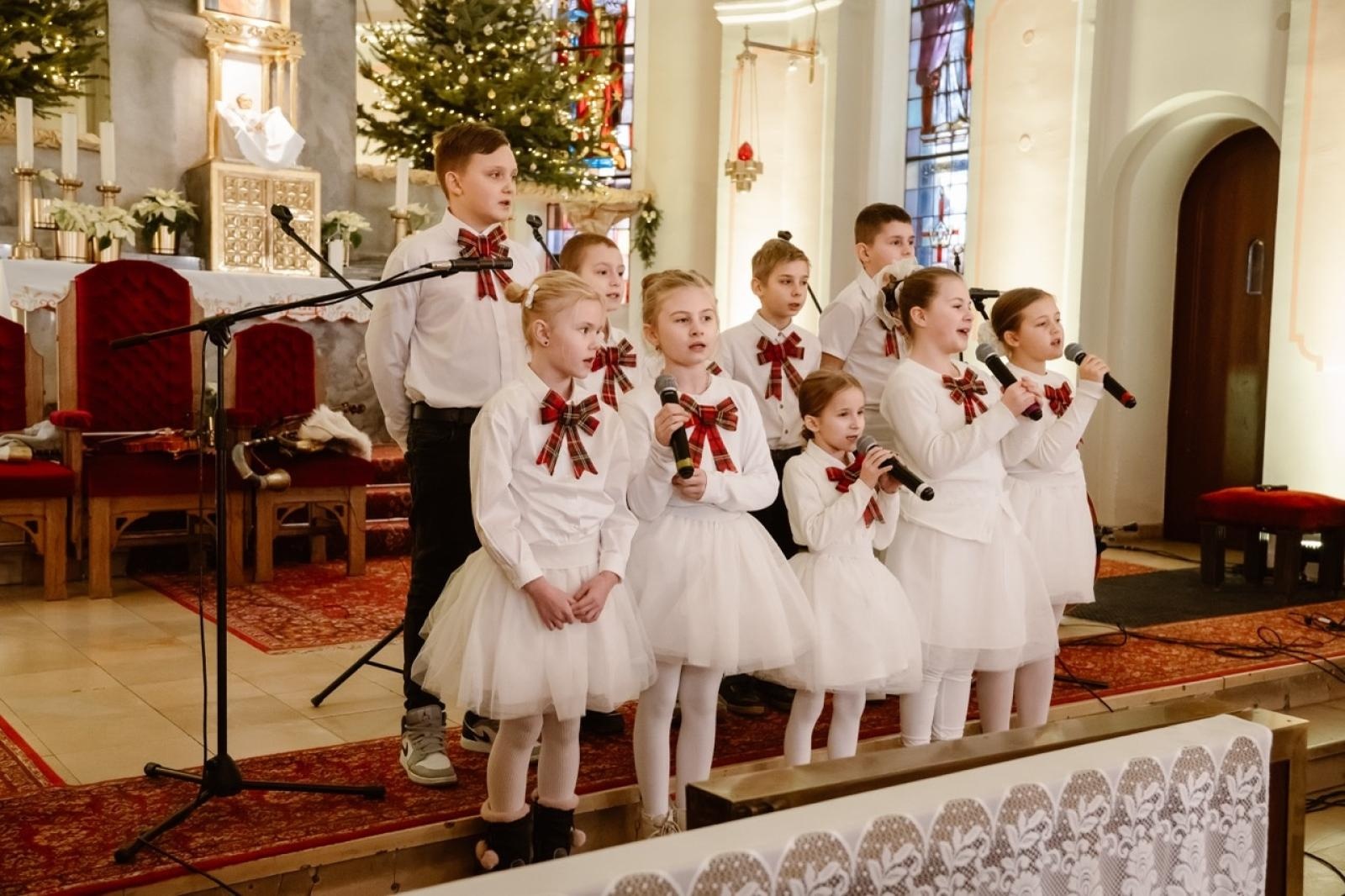 Zdjęcie w galerii na portalu naszraciborz.pl: Przegląd Kolęd w Pietrowicach Wielkich – wspólne kolędowanie z góralami w sercu gminy wiadomości z regionu