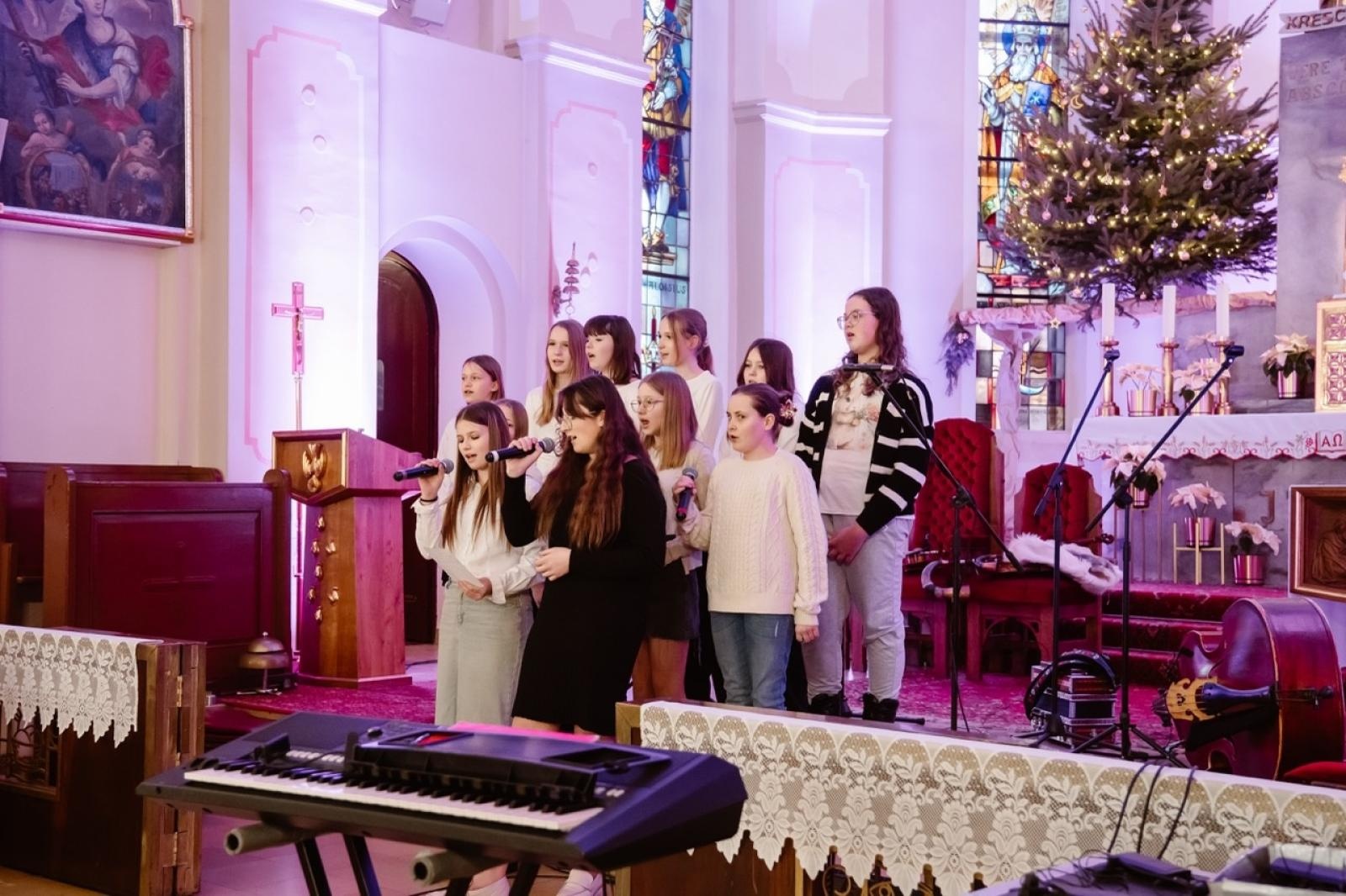 Zdjęcie w galerii na portalu naszraciborz.pl: Przegląd Kolęd w Pietrowicach Wielkich – wspólne kolędowanie z góralami w sercu gminy wiadomości z regionu