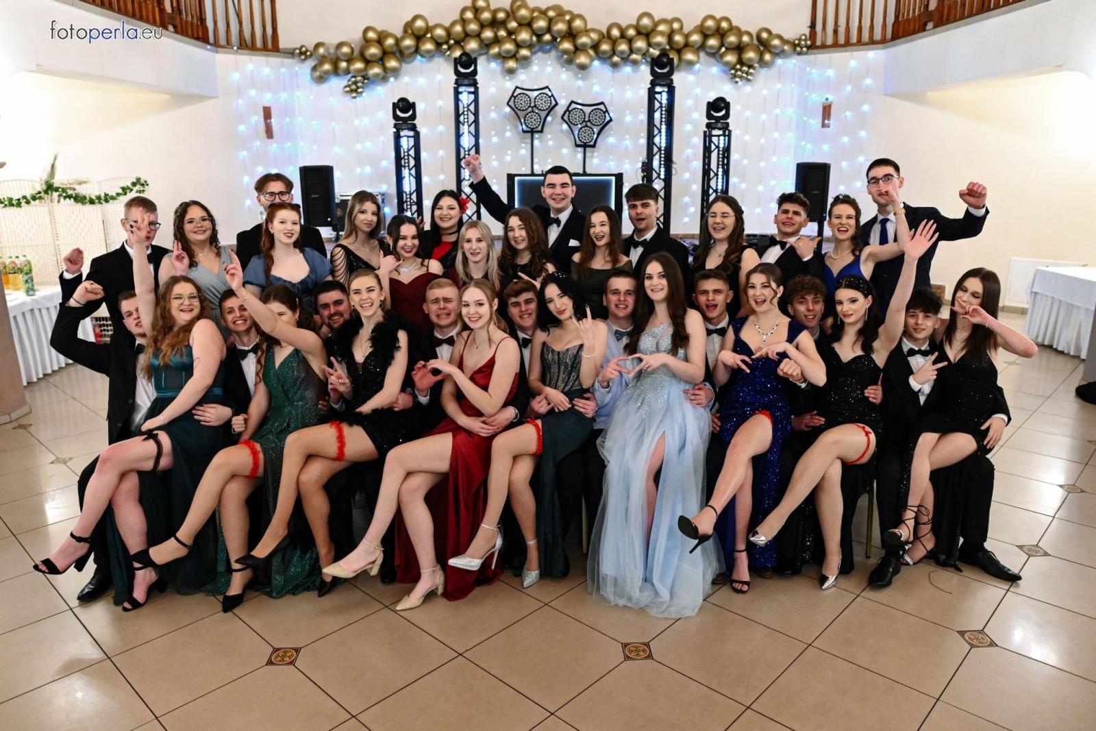 Zdjęcie w galerii na portalu naszraciborz.pl: Niezapomniany bal studniówkowy Ekonomika w Rogowie [FOTO i WIDEO] wiadomości z regionu