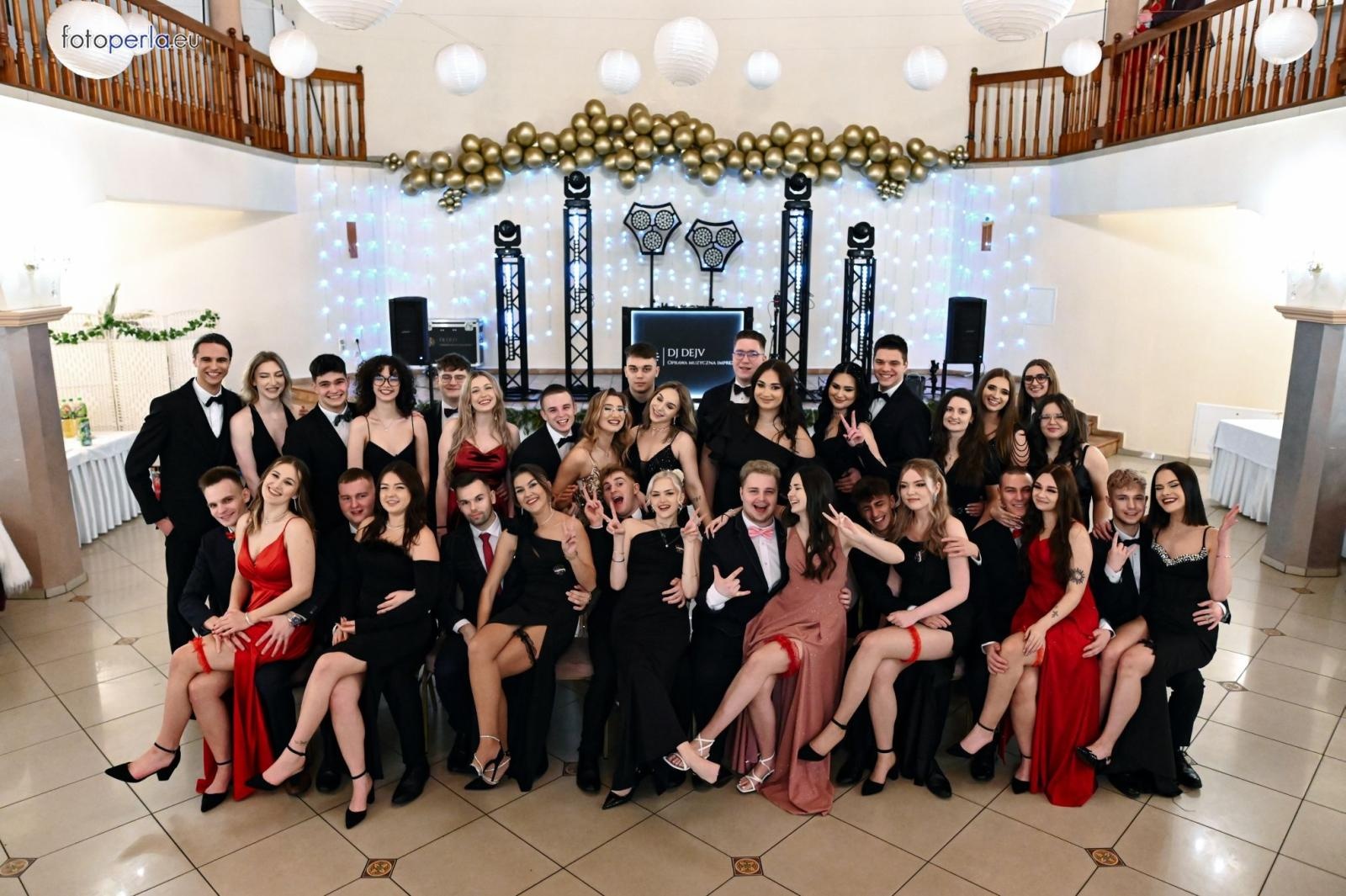Zdjęcie w galerii na portalu naszraciborz.pl: Niezapomniany bal studniówkowy Ekonomika w Rogowie [FOTO i WIDEO] wiadomości z regionu