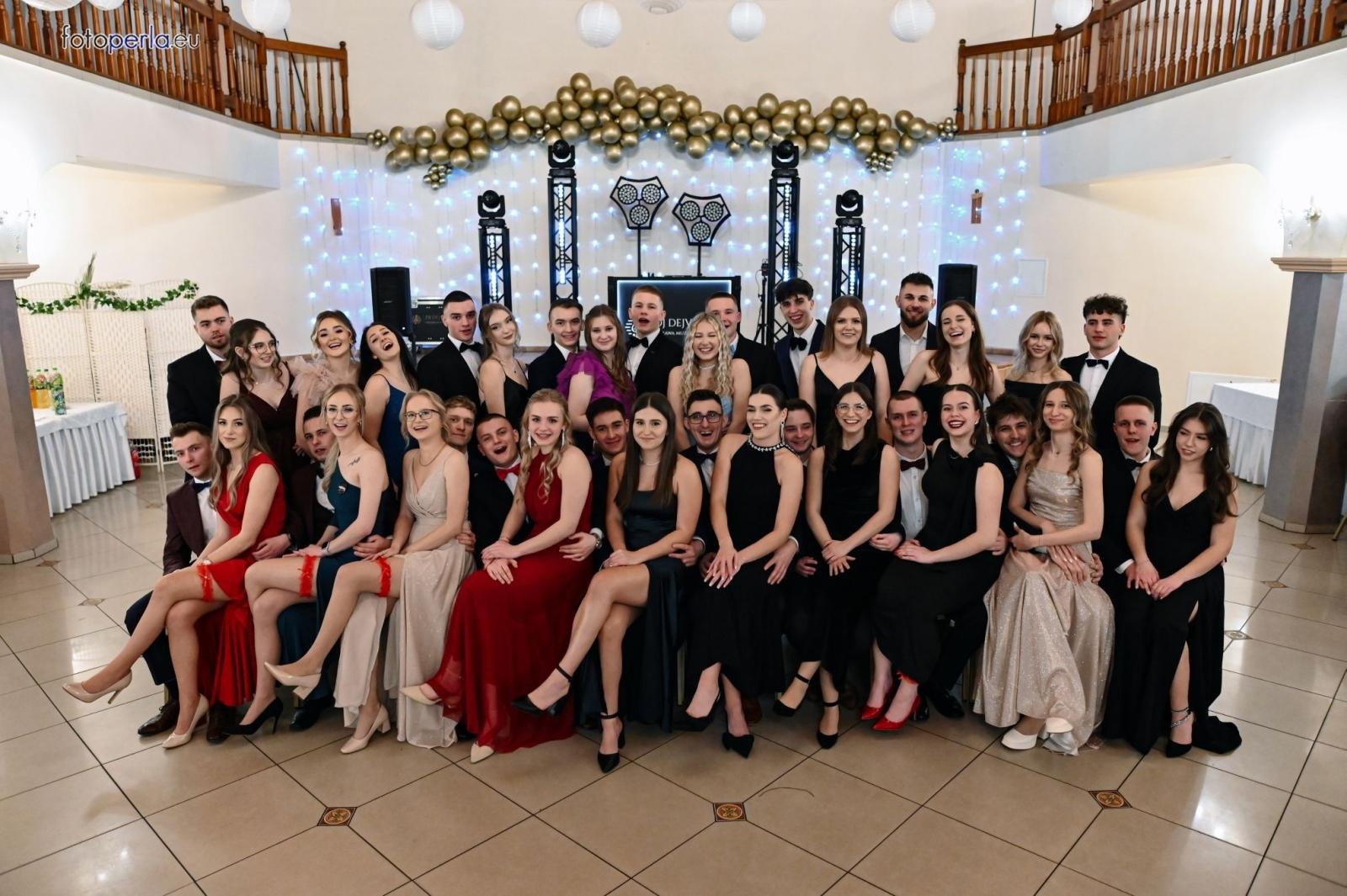 Zdjęcie w galerii na portalu naszraciborz.pl: Niezapomniany bal studniówkowy Ekonomika w Rogowie [FOTO i WIDEO] wiadomości z regionu