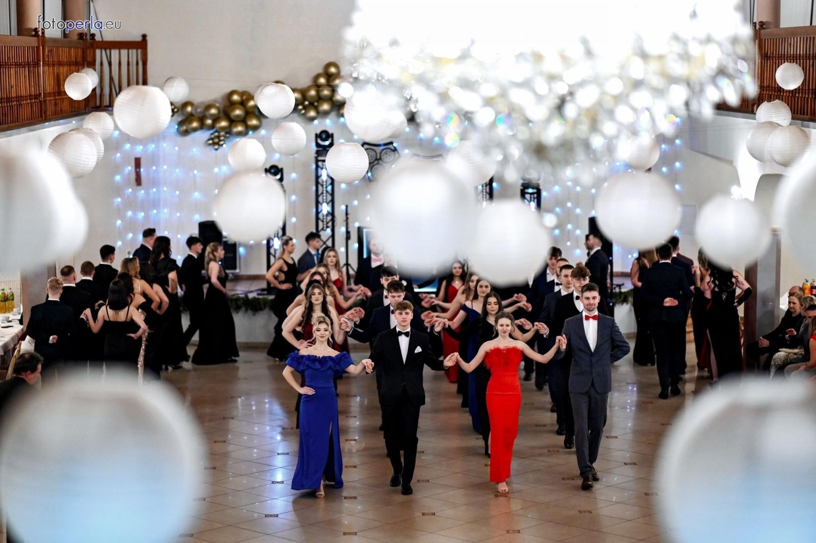 Zdjęcie w galerii na portalu naszraciborz.pl: Niezapomniany bal studniówkowy Ekonomika w Rogowie [FOTO i WIDEO] wiadomości z regionu
