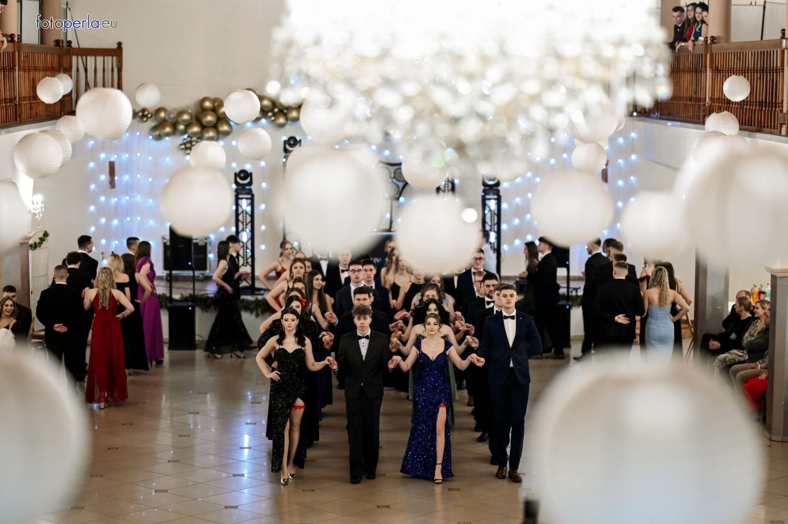 Zdjęcie w galerii na portalu naszraciborz.pl: Niezapomniany bal studniówkowy Ekonomika w Rogowie [FOTO i WIDEO] wiadomości z regionu