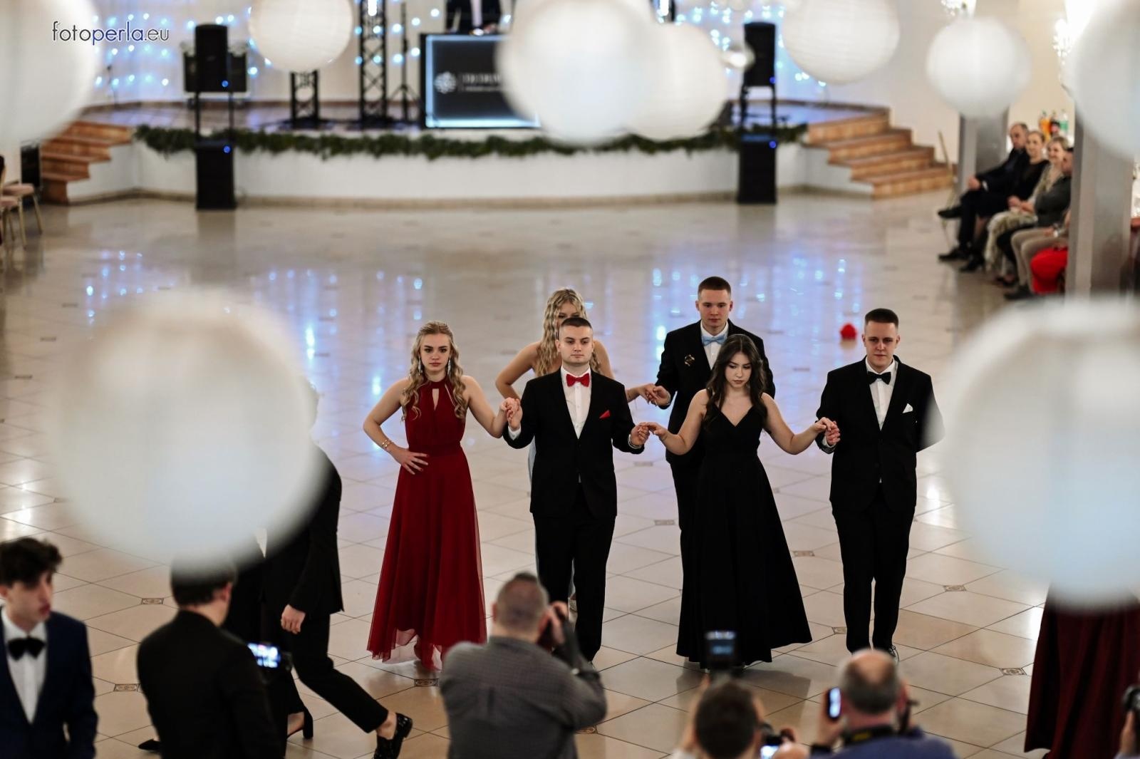 Zdjęcie w galerii na portalu naszraciborz.pl: Niezapomniany bal studniówkowy Ekonomika w Rogowie [FOTO i WIDEO] wiadomości z regionu