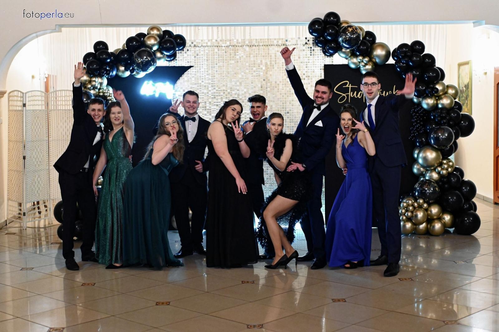 Zdjęcie w galerii na portalu naszraciborz.pl: Niezapomniany bal studniówkowy Ekonomika w Rogowie [FOTO i WIDEO] wiadomości z regionu