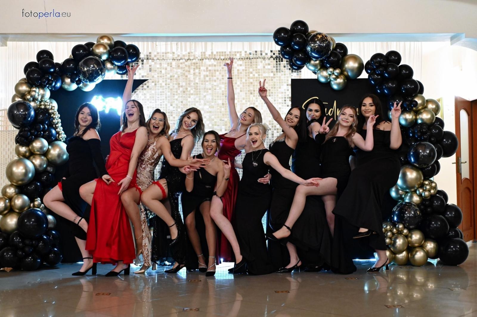 Zdjęcie w galerii na portalu naszraciborz.pl: Niezapomniany bal studniówkowy Ekonomika w Rogowie [FOTO i WIDEO] wiadomości z regionu