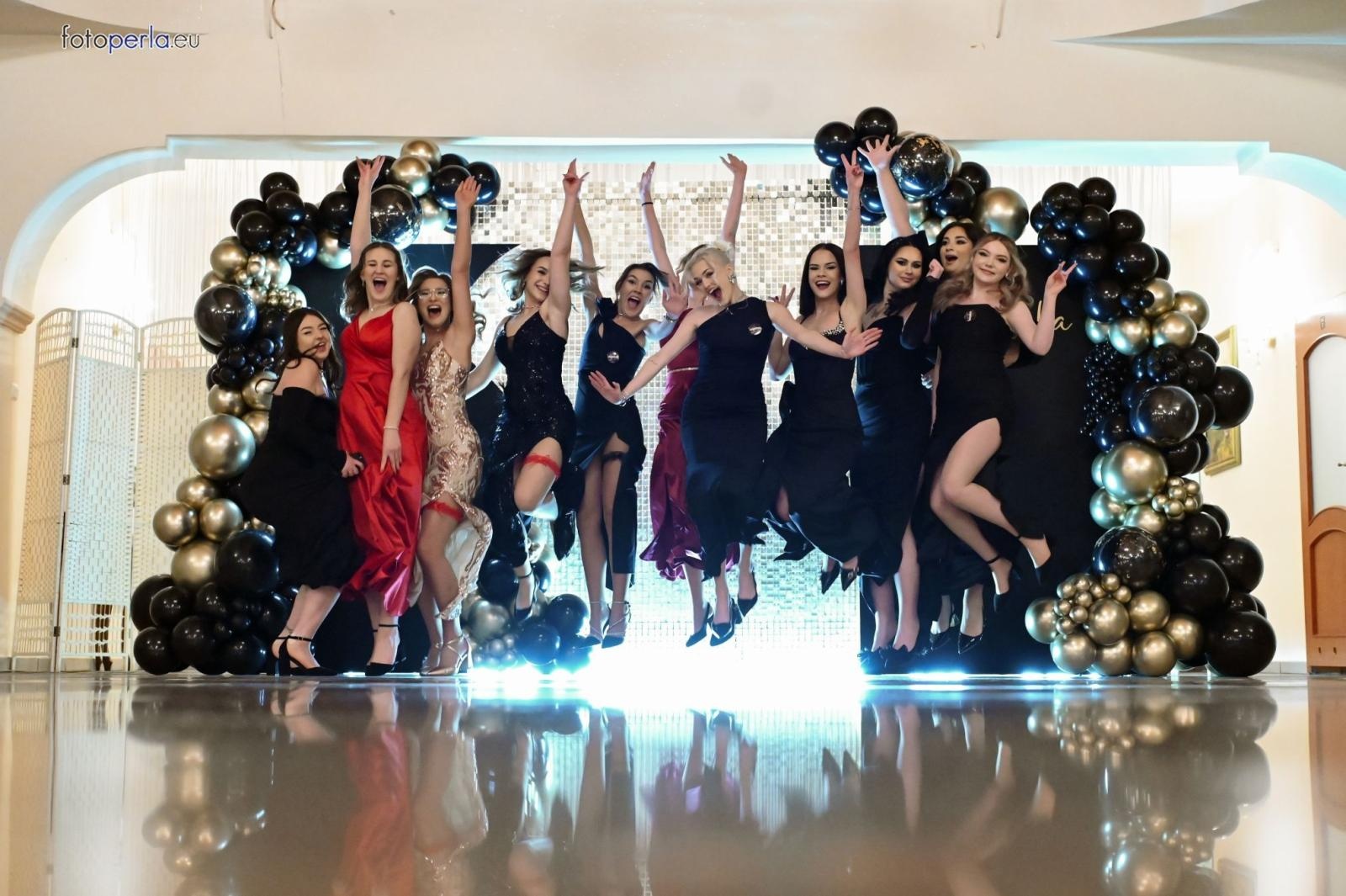 Zdjęcie w galerii na portalu naszraciborz.pl: Niezapomniany bal studniówkowy Ekonomika w Rogowie [FOTO i WIDEO] wiadomości z regionu