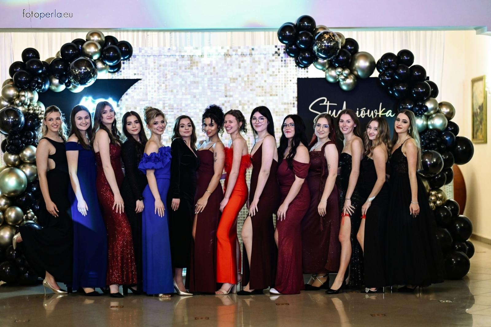 Zdjęcie w galerii na portalu naszraciborz.pl: Niezapomniany bal studniówkowy Ekonomika w Rogowie [FOTO i WIDEO] wiadomości z regionu