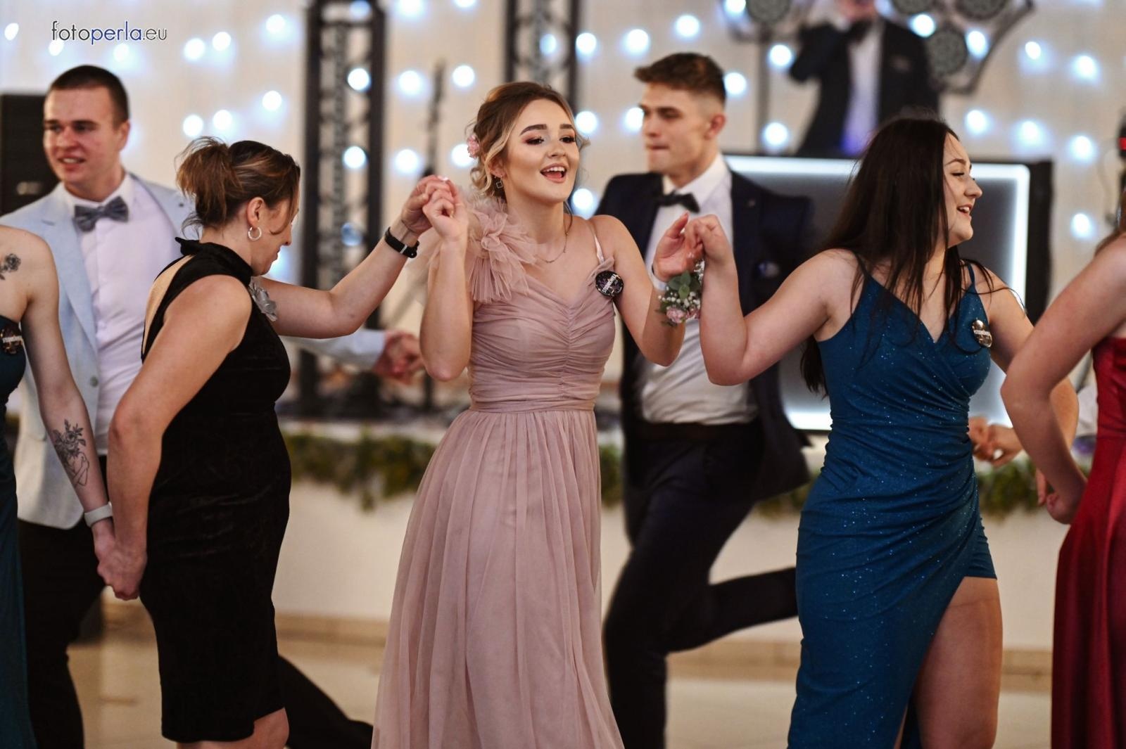 Zdjęcie w galerii na portalu naszraciborz.pl: Niezapomniany bal studniówkowy Ekonomika w Rogowie [FOTO i WIDEO] wiadomości z regionu