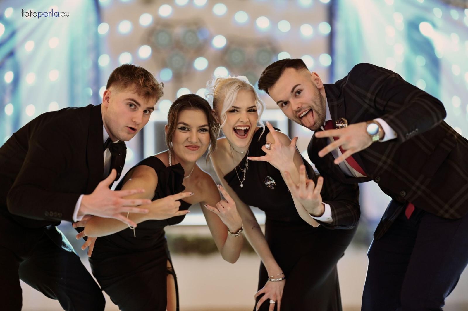 Zdjęcie w galerii na portalu naszraciborz.pl: Niezapomniany bal studniówkowy Ekonomika w Rogowie [FOTO i WIDEO] wiadomości z regionu