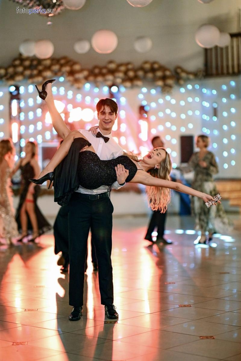 Zdjęcie w galerii na portalu naszraciborz.pl: Niezapomniany bal studniówkowy Ekonomika w Rogowie [FOTO i WIDEO] wiadomości z regionu