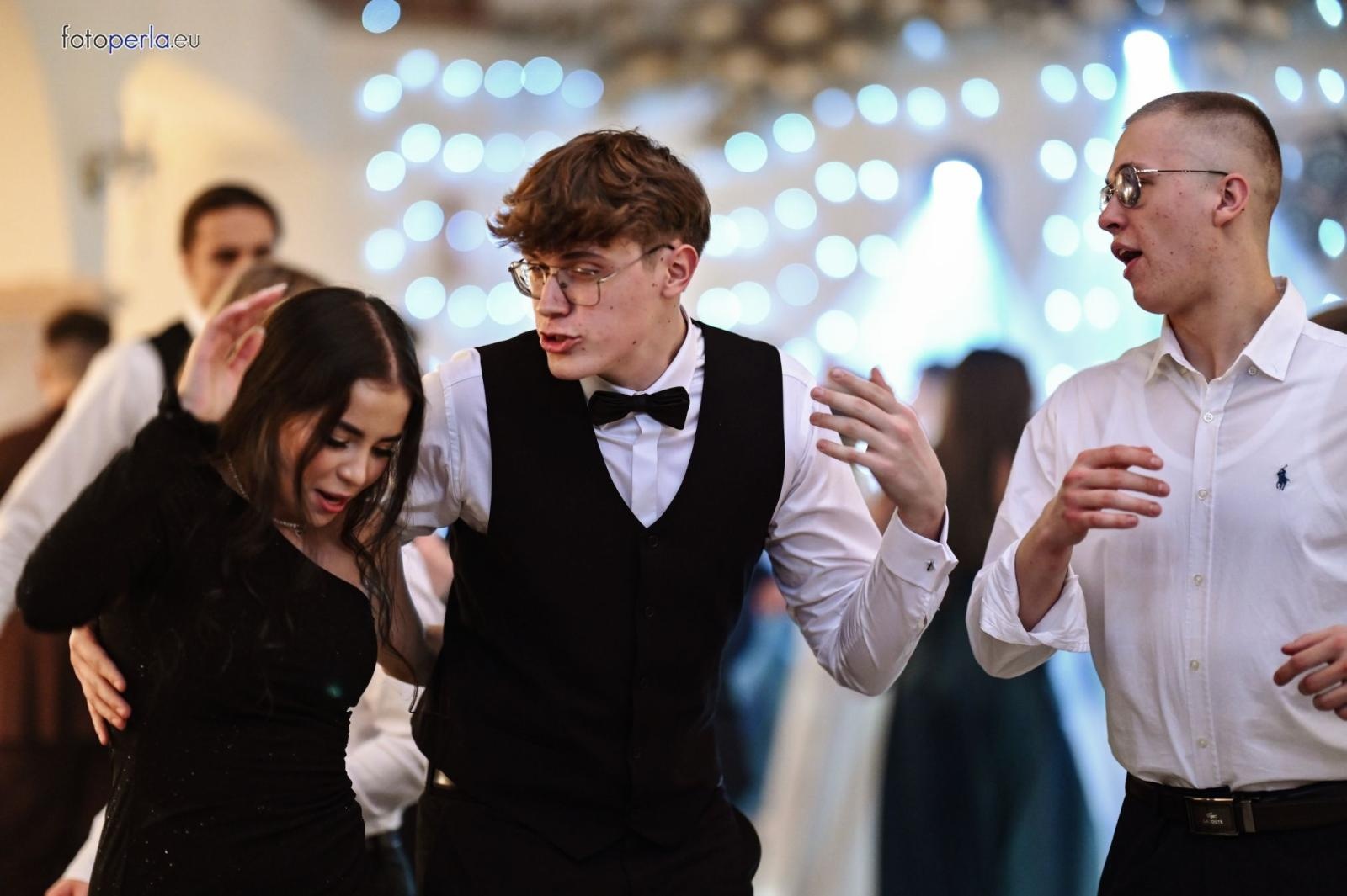 Zdjęcie w galerii na portalu naszraciborz.pl: Niezapomniany bal studniówkowy Ekonomika w Rogowie [FOTO i WIDEO] wiadomości z regionu