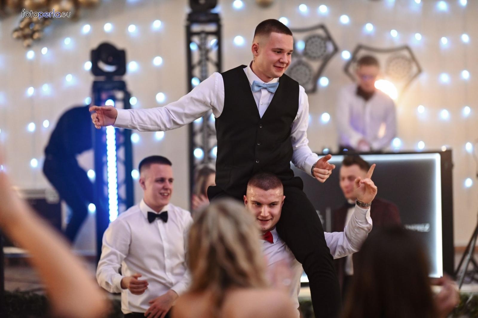 Zdjęcie w galerii na portalu naszraciborz.pl: Niezapomniany bal studniówkowy Ekonomika w Rogowie [FOTO i WIDEO] wiadomości z regionu