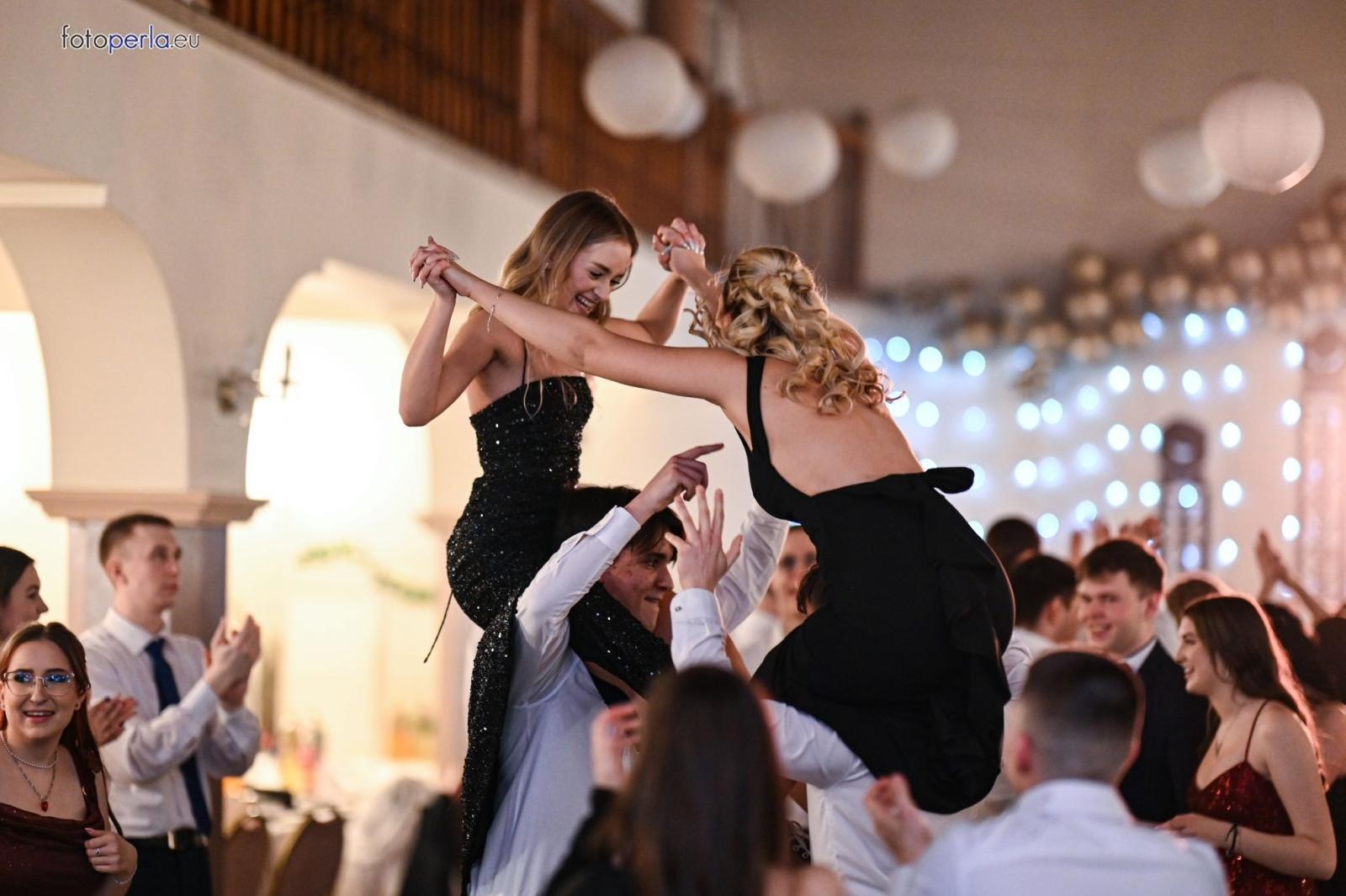 Zdjęcie w galerii na portalu naszraciborz.pl: Niezapomniany bal studniówkowy Ekonomika w Rogowie [FOTO i WIDEO] wiadomości z regionu