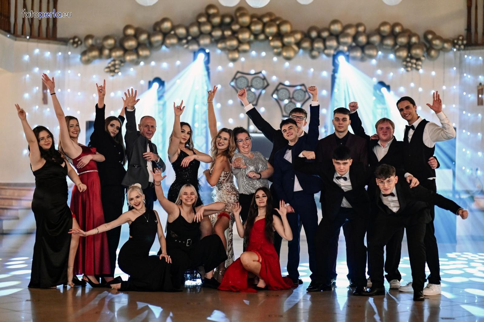 Zdjęcie w galerii na portalu naszraciborz.pl: Niezapomniany bal studniówkowy Ekonomika w Rogowie [FOTO i WIDEO] wiadomości z regionu