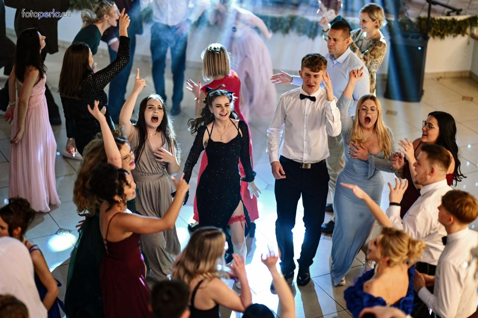 Zdjęcie w galerii na portalu naszraciborz.pl: Niezapomniany bal studniówkowy Ekonomika w Rogowie [FOTO i WIDEO] wiadomości z regionu