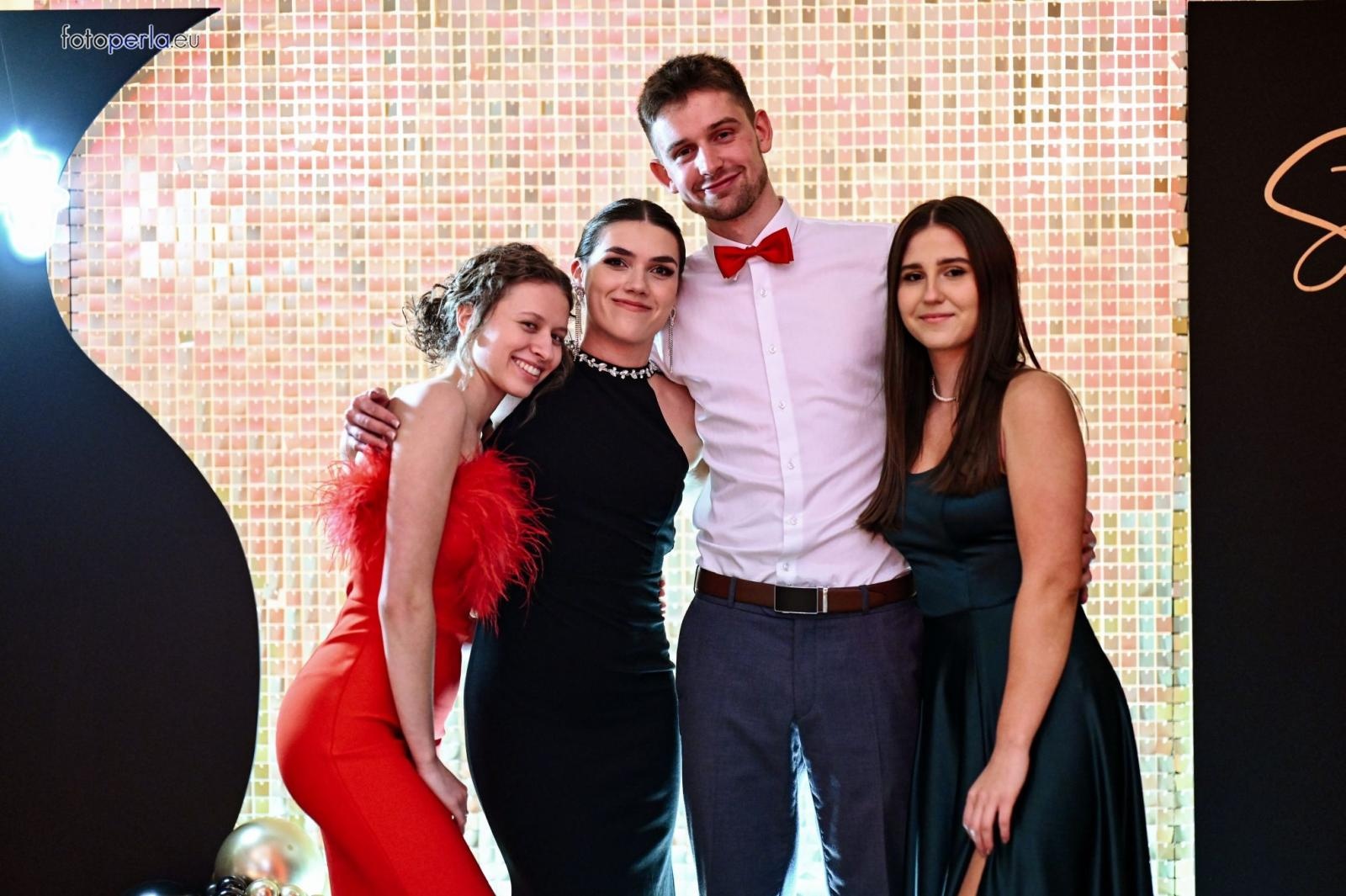 Zdjęcie w galerii na portalu naszraciborz.pl: Niezapomniany bal studniówkowy Ekonomika w Rogowie [FOTO i WIDEO] wiadomości z regionu