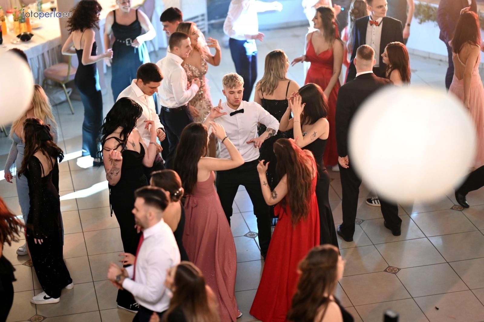 Zdjęcie w galerii na portalu naszraciborz.pl: Niezapomniany bal studniówkowy Ekonomika w Rogowie [FOTO i WIDEO] wiadomości z regionu