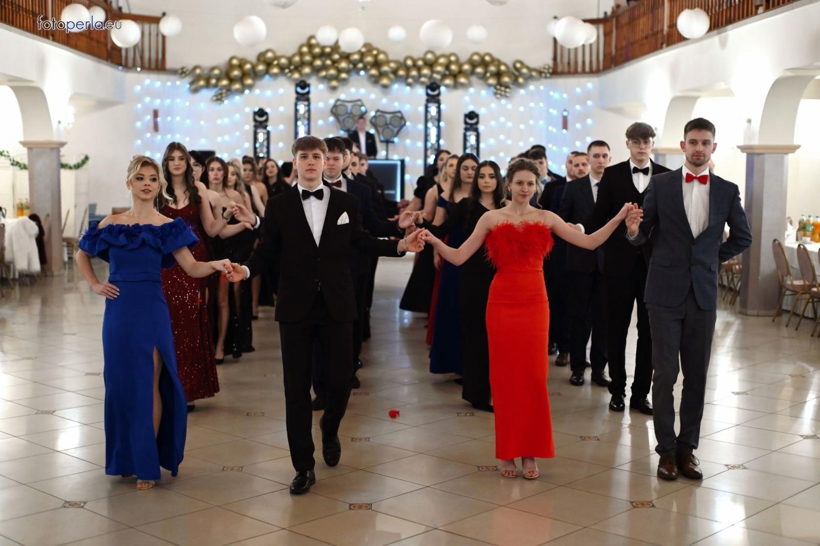 Zdjęcie w galerii na portalu naszraciborz.pl: Niezapomniany bal studniówkowy Ekonomika w Rogowie [FOTO i WIDEO] wiadomości z regionu