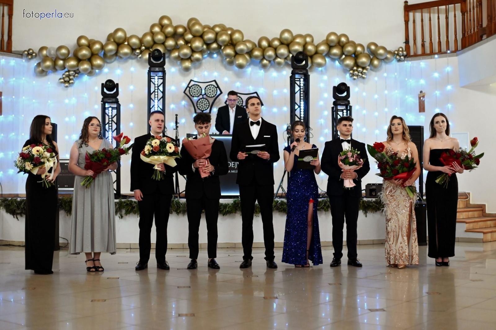 Zdjęcie w galerii na portalu naszraciborz.pl: Niezapomniany bal studniówkowy Ekonomika w Rogowie [FOTO i WIDEO] wiadomości z regionu