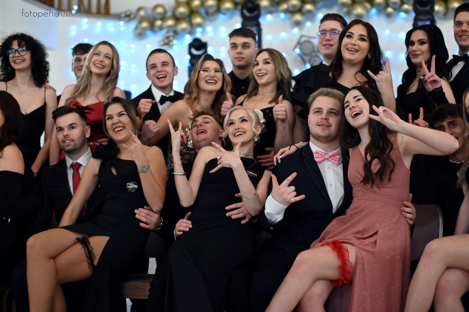 Zdjęcie w galerii na portalu naszraciborz.pl: Niezapomniany bal studniówkowy Ekonomika w Rogowie [FOTO i WIDEO] wiadomości z regionu