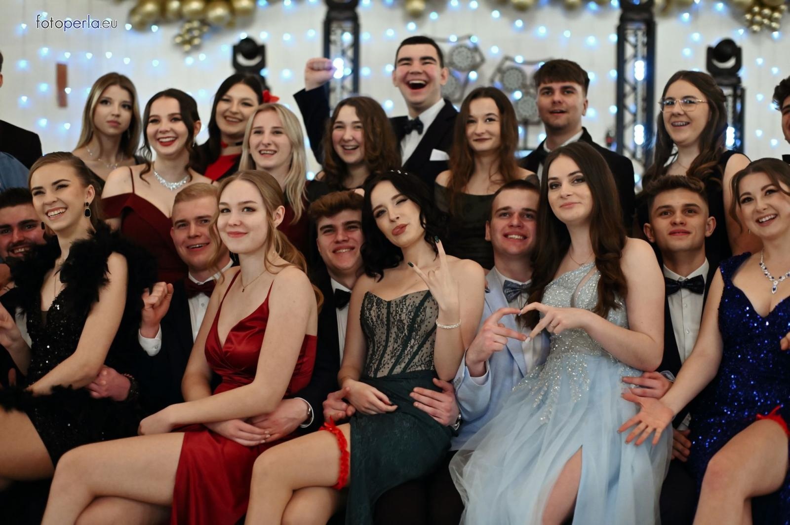 Zdjęcie w galerii na portalu naszraciborz.pl: Niezapomniany bal studniówkowy Ekonomika w Rogowie [FOTO i WIDEO] wiadomości z regionu