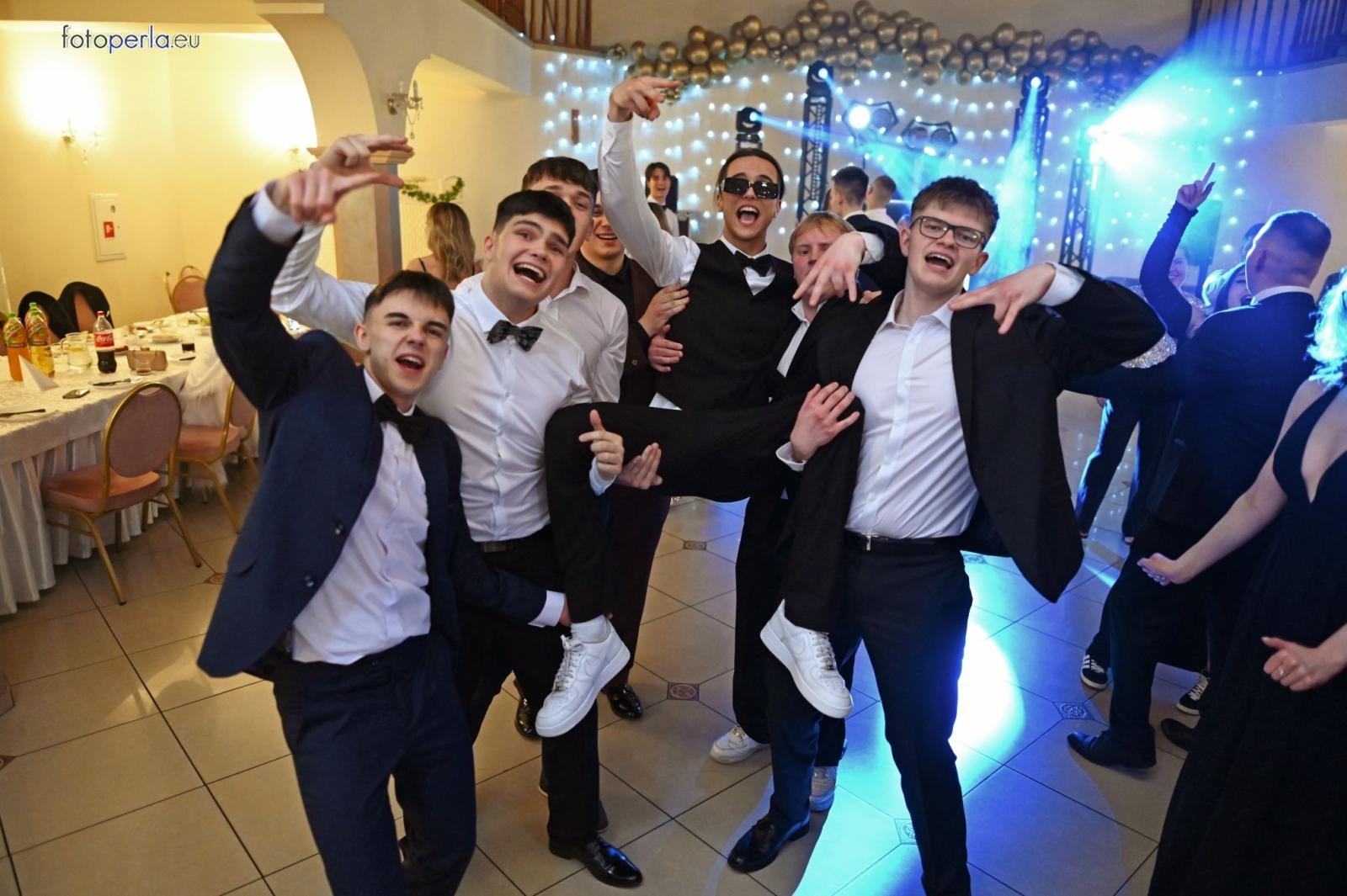 Zdjęcie w galerii na portalu naszraciborz.pl: Niezapomniany bal studniówkowy Ekonomika w Rogowie [FOTO i WIDEO] wiadomości z regionu