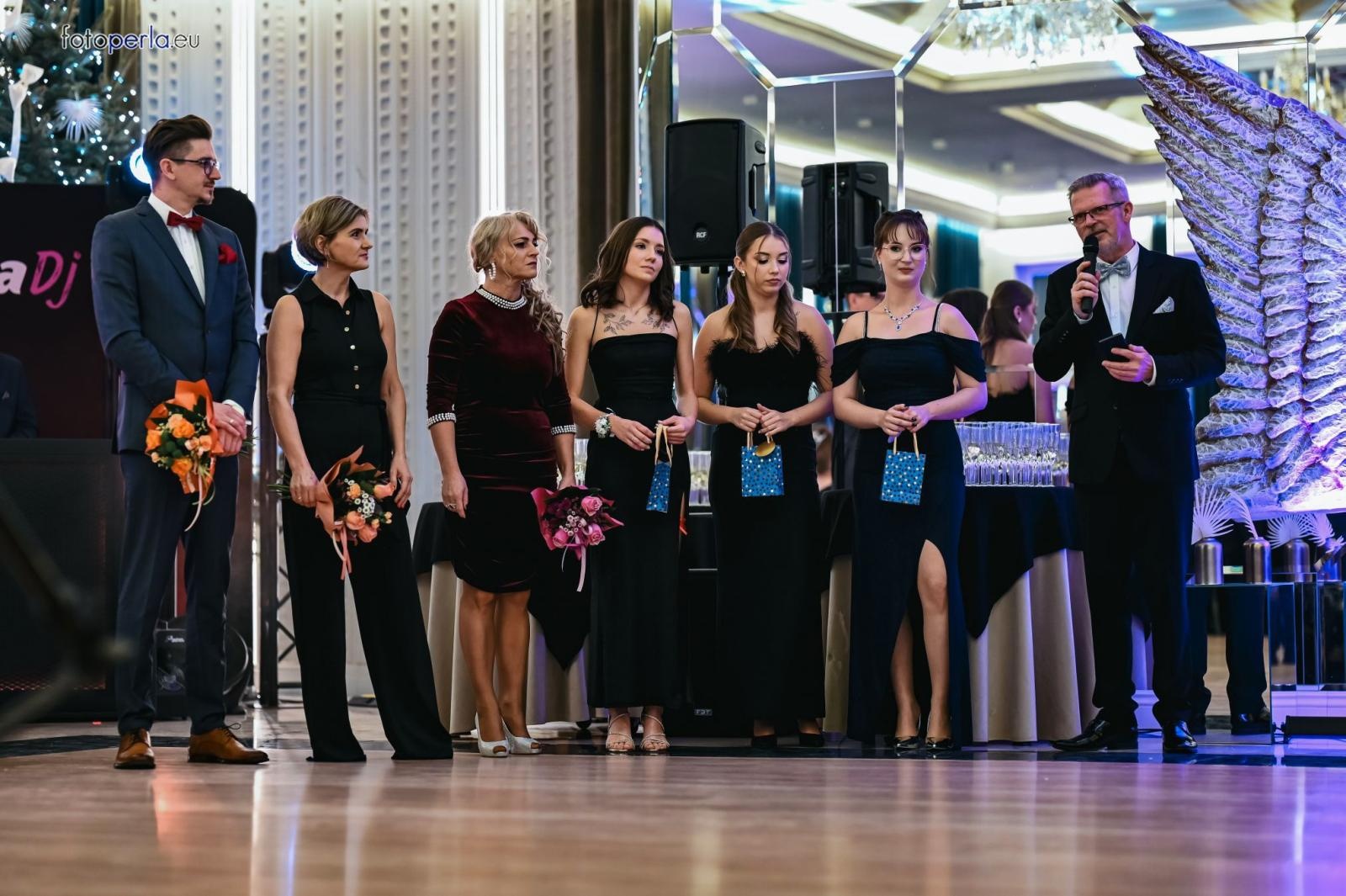 Zdjęcie w galerii na portalu naszraciborz.pl: Szampańska zabawa CKZiU nr 1 na studniówce w Rege w Bieńkowicach [FOTO i WIDEO] wiadomości z regionu