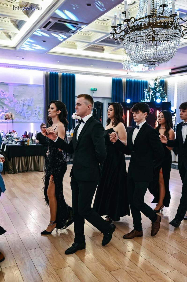 Zdjęcie w galerii na portalu naszraciborz.pl: Szampańska zabawa CKZiU nr 1 na studniówce w Rege w Bieńkowicach [FOTO i WIDEO] wiadomości z regionu