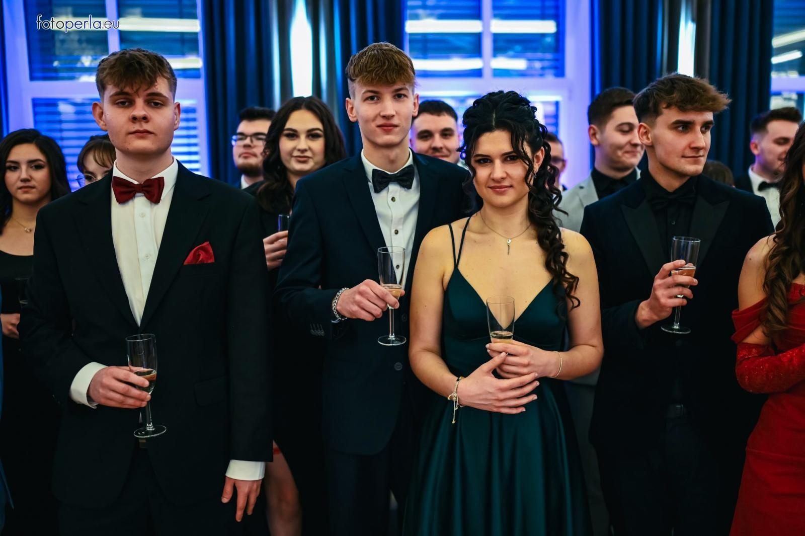 Zdjęcie w galerii na portalu naszraciborz.pl: Szampańska zabawa CKZiU nr 1 na studniówce w Rege w Bieńkowicach [FOTO i WIDEO] wiadomości z regionu