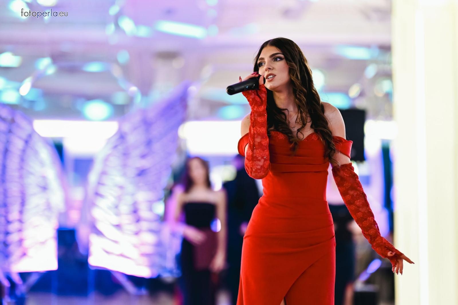 Zdjęcie w galerii na portalu naszraciborz.pl: Szampańska zabawa CKZiU nr 1 na studniówce w Rege w Bieńkowicach [FOTO i WIDEO] wiadomości z regionu