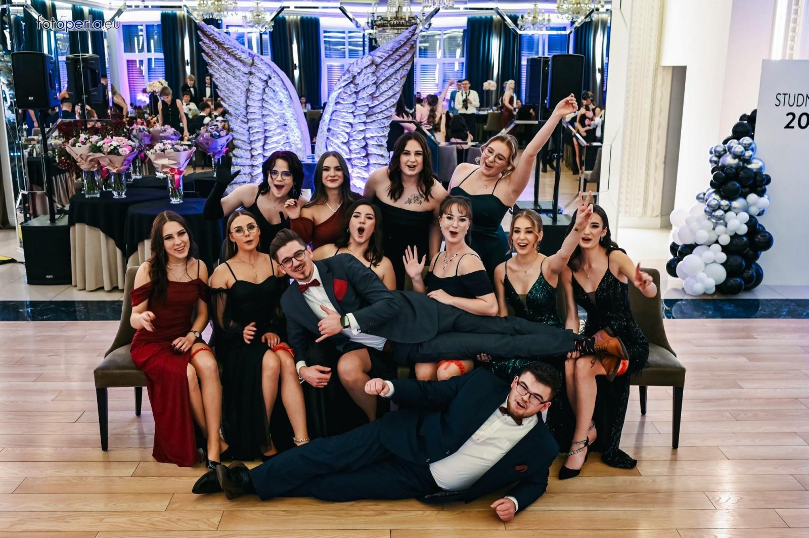 Zdjęcie w galerii na portalu naszraciborz.pl: Szampańska zabawa CKZiU nr 1 na studniówce w Rege w Bieńkowicach [FOTO i WIDEO] wiadomości z regionu