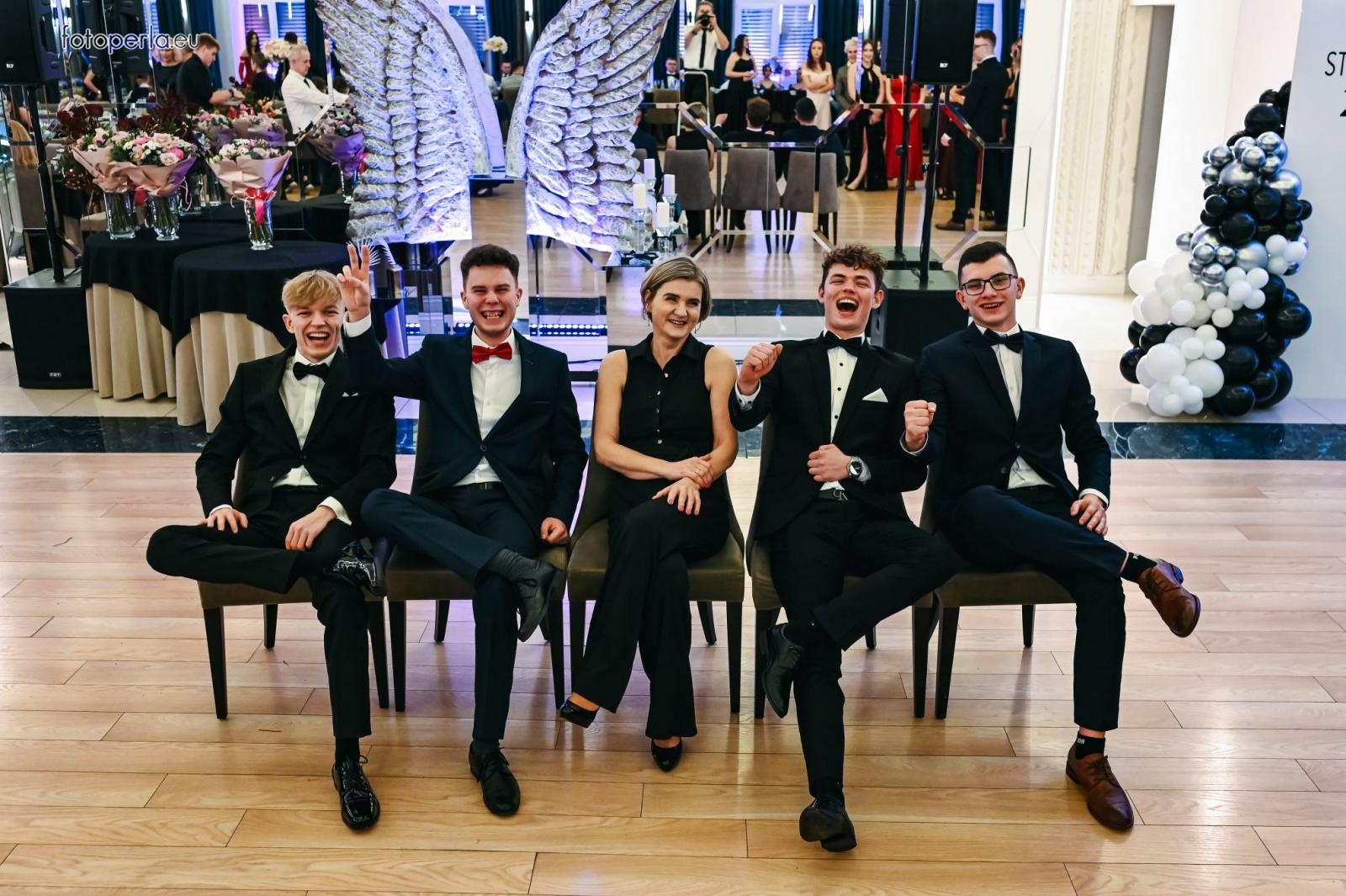 Zdjęcie w galerii na portalu naszraciborz.pl: Szampańska zabawa CKZiU nr 1 na studniówce w Rege w Bieńkowicach [FOTO i WIDEO] wiadomości z regionu