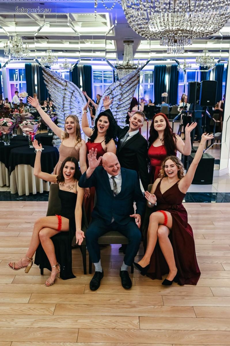 Zdjęcie w galerii na portalu naszraciborz.pl: Szampańska zabawa CKZiU nr 1 na studniówce w Rege w Bieńkowicach [FOTO i WIDEO] wiadomości z regionu