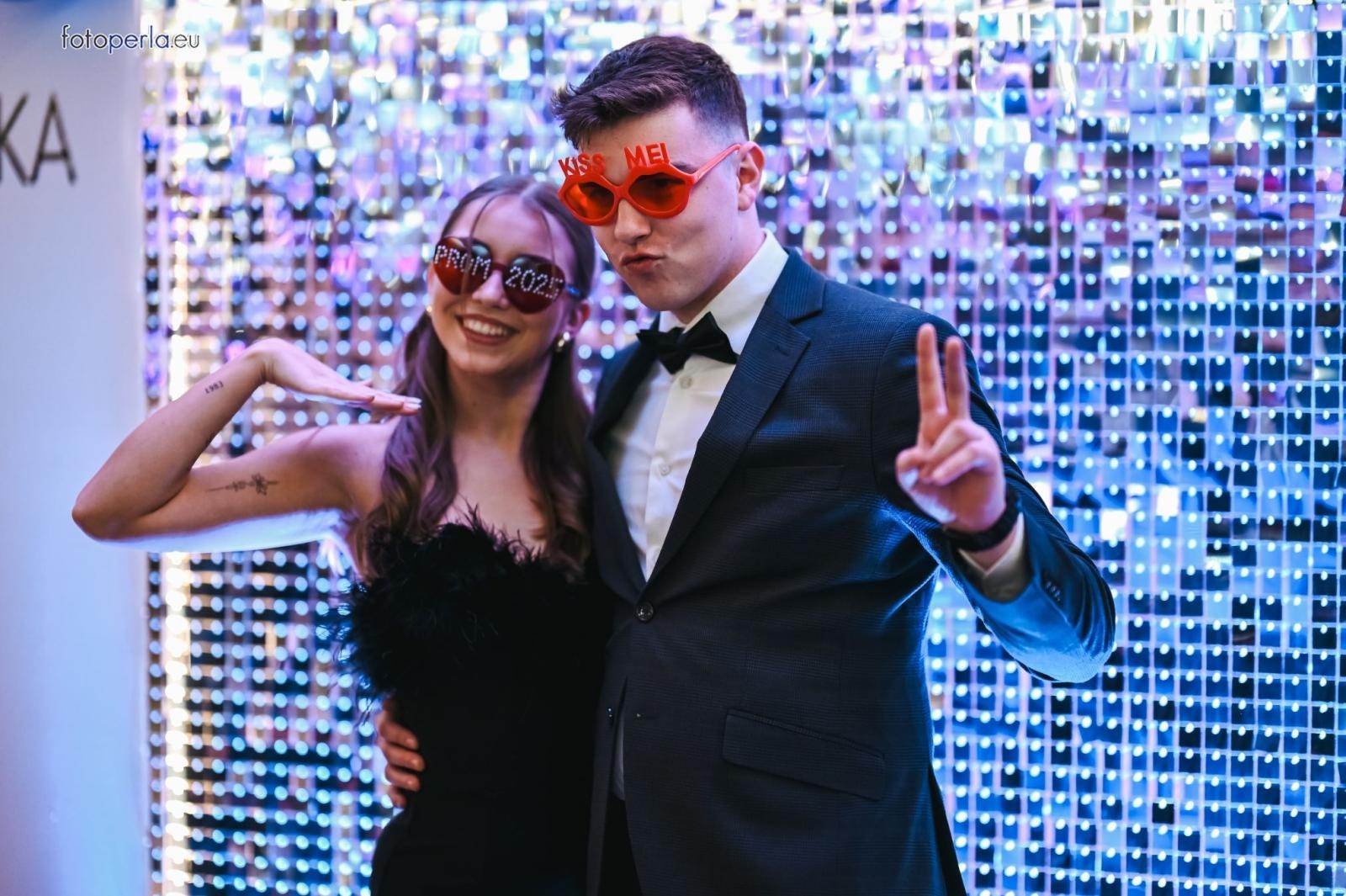 Zdjęcie w galerii na portalu naszraciborz.pl: Szampańska zabawa CKZiU nr 1 na studniówce w Rege w Bieńkowicach [FOTO i WIDEO] wiadomości z regionu