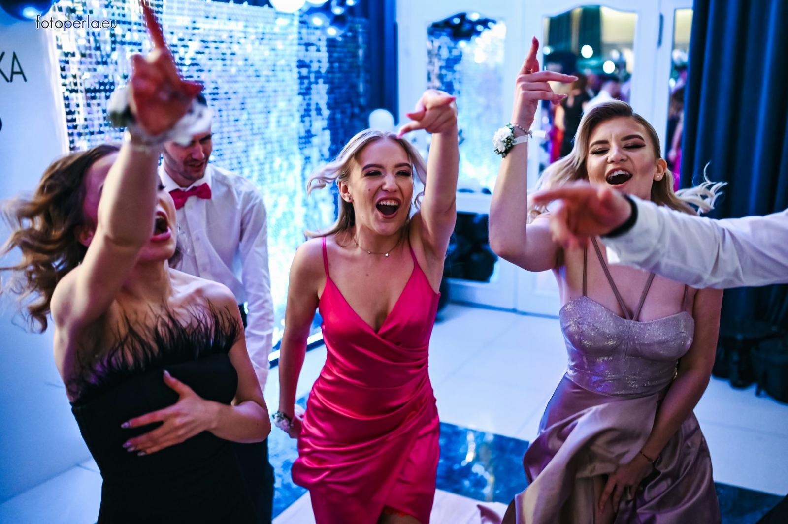 Zdjęcie w galerii na portalu naszraciborz.pl: Szampańska zabawa CKZiU nr 1 na studniówce w Rege w Bieńkowicach [FOTO i WIDEO] wiadomości z regionu