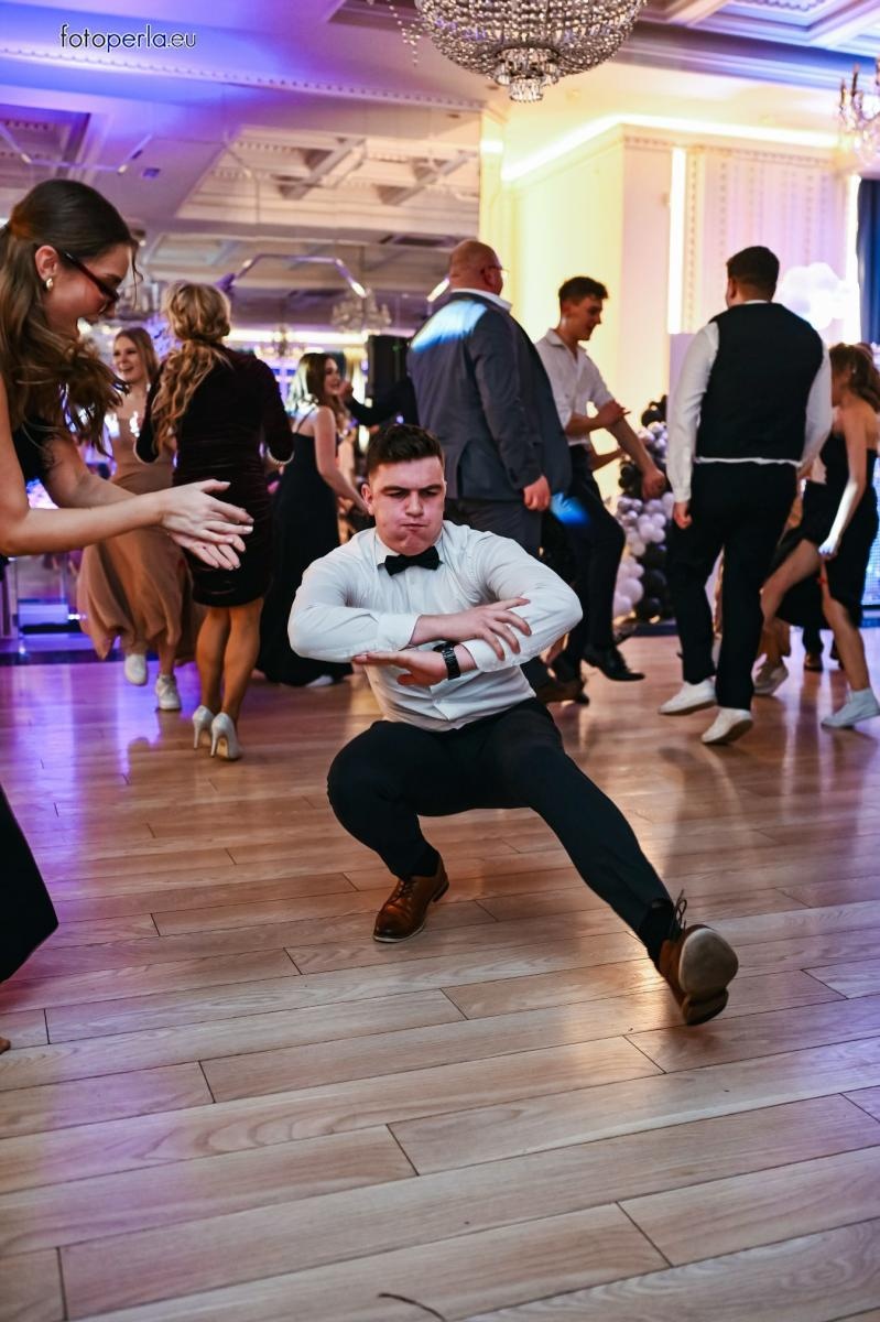 Zdjęcie w galerii na portalu naszraciborz.pl: Szampańska zabawa CKZiU nr 1 na studniówce w Rege w Bieńkowicach [FOTO i WIDEO] wiadomości z regionu