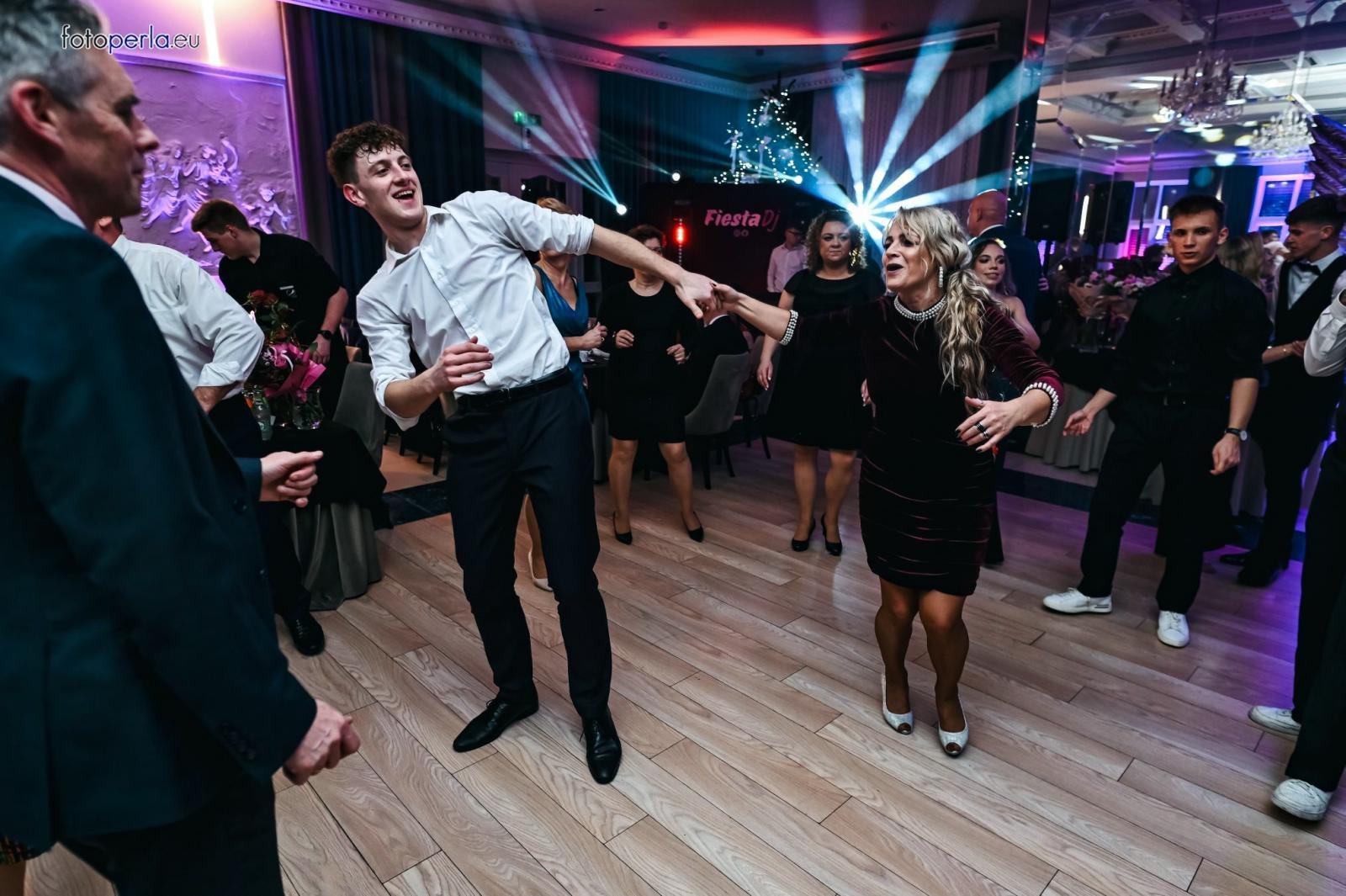 Zdjęcie w galerii na portalu naszraciborz.pl: Szampańska zabawa CKZiU nr 1 na studniówce w Rege w Bieńkowicach [FOTO i WIDEO] wiadomości z regionu